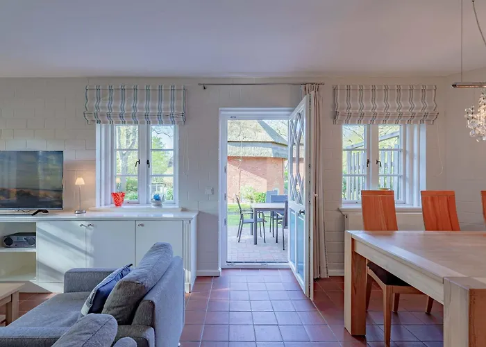 Semesterbostad Haus Strandruhe